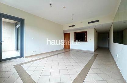 Apartment - 1 - 2 for sale in Golf Tower 3 - Golf Towers - The Views - Dubai Apartment - 1 - 2 for sale in Golf Tower 3 - Golf Towers - The Views - Dubai
