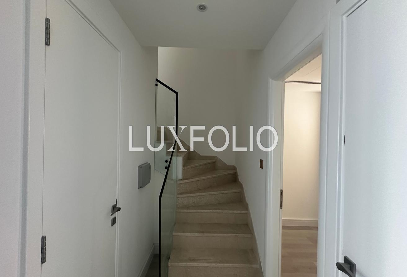 Upgraded | Unfurnished | Vacant Now photo 6