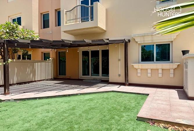 TH2 Backing Park Area|Vacant Now|Renovated Kitchen