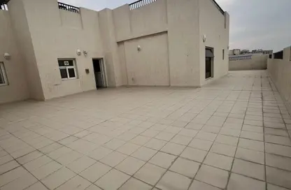 Apartment - 3 Bedrooms - 4 Bathrooms for rent in Al Qulaya'ah - Al Sharq - Sharjah