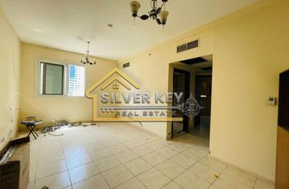 Apartment - 2 Bedrooms - 2 Bathrooms for rent in Al Qulaya'ah - Al Sharq - Sharjah