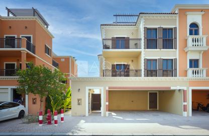 Villa - 5 - 6 for rent in Sur La Mer 1 - Sur La Mer - Jumeirah 1 - Jumeirah - Dubai Villa - 5 - 6 for rent in Sur La Mer 1 - Sur La Mer - Jumeirah 1 - Jumeirah - Dubai
