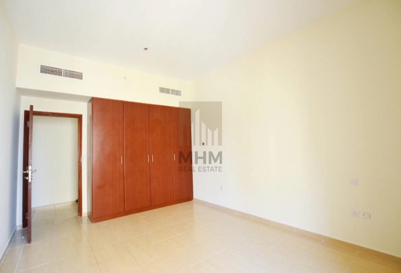 Sea View | On Higher Floor | Well Maintained photo 12