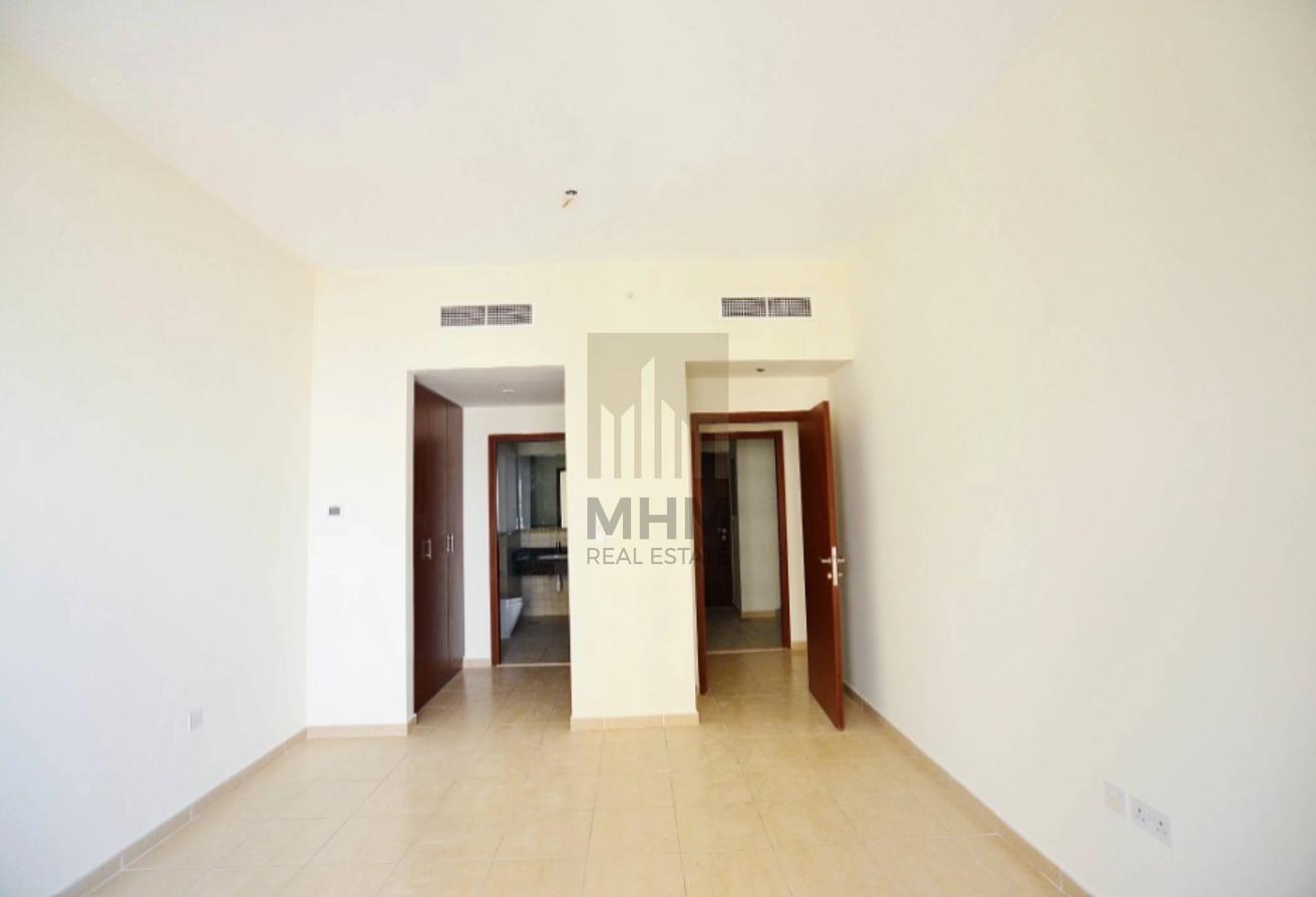 Sea View | On Higher Floor | Well Maintained photo 7