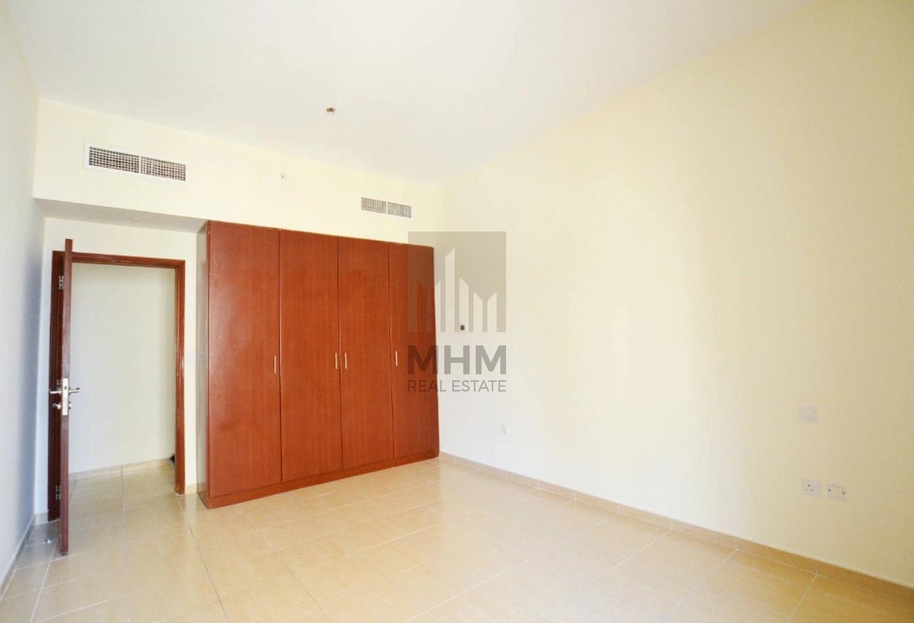 Sea View | On Higher Floor | Well Maintained photo 14