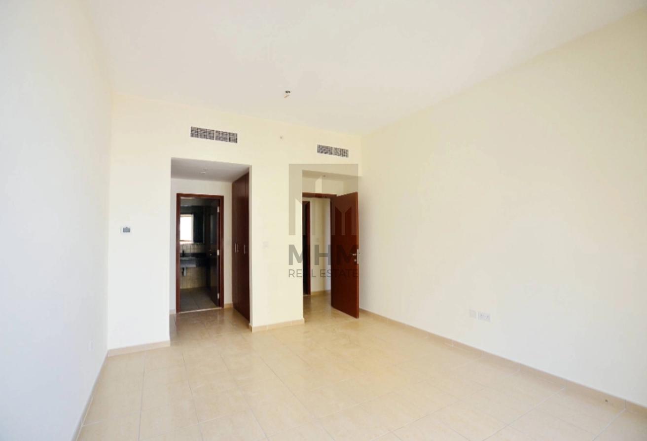 Sea View | On Higher Floor | Well Maintained photo 6