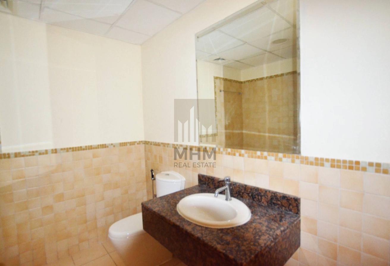 Sea View | On Higher Floor | Well Maintained photo 23