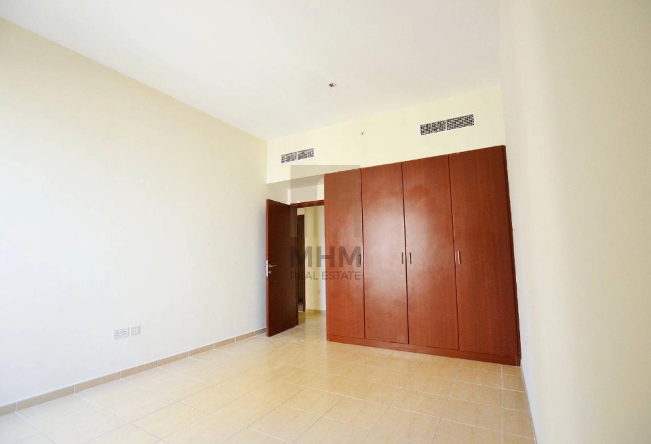 Sea View | On Higher Floor | Well Maintained photo 9