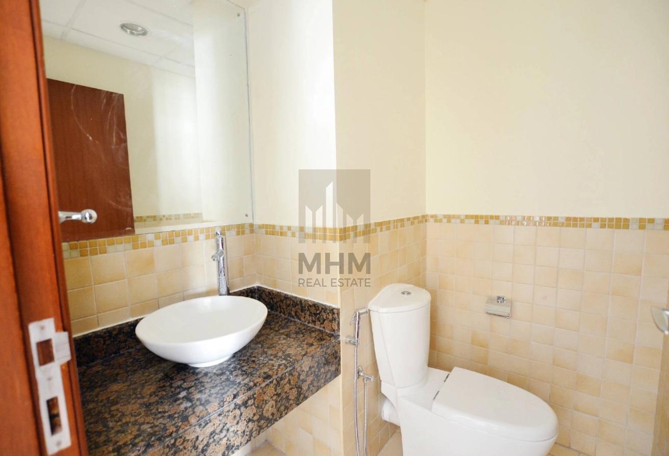 Sea View | On Higher Floor | Well Maintained photo 21