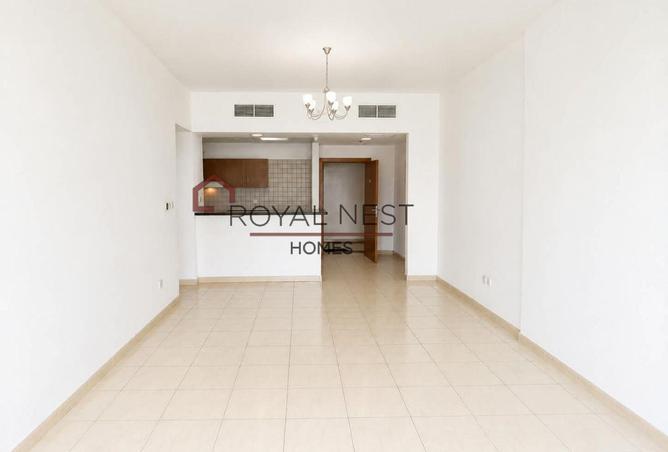 Large Unit | With Balcony | Ready to Move photo 2