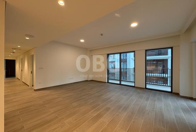 Corner Unit | Pool Views | Vacant In Sept photo 2