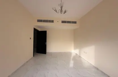 شقة - 2 غرف نوم - 2 حمامات للايجار في مجمع مويلح - تجارية مويلح - الشارقة