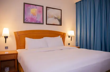 Hotel  and  Hotel Apartment - 2 Bedrooms - 2 Bathrooms for rent in Al Fardan Centre - Al Majaz 3 - Al Majaz - Sharjah