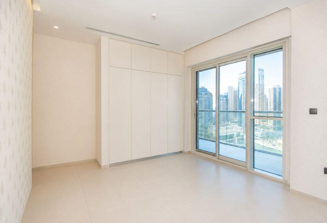 Exclusive Corner Home with Stunning Marina Views photo 3