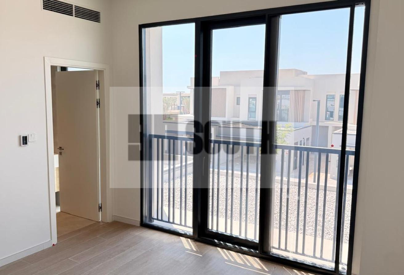 Internal Single Row | Large Plot |Ready to Move In photo 4