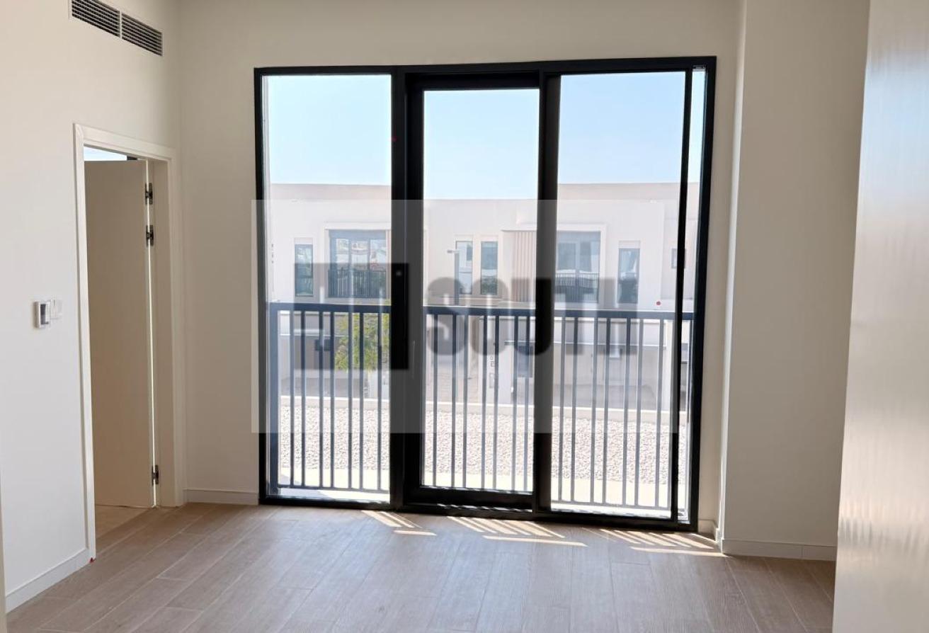 Internal Single Row | Large Plot |Ready to Move In photo 5