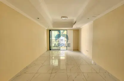 شقة - غرفة نوم - 2 حمامات للايجار في مجمع مويلح - تجارية مويلح - الشارقة