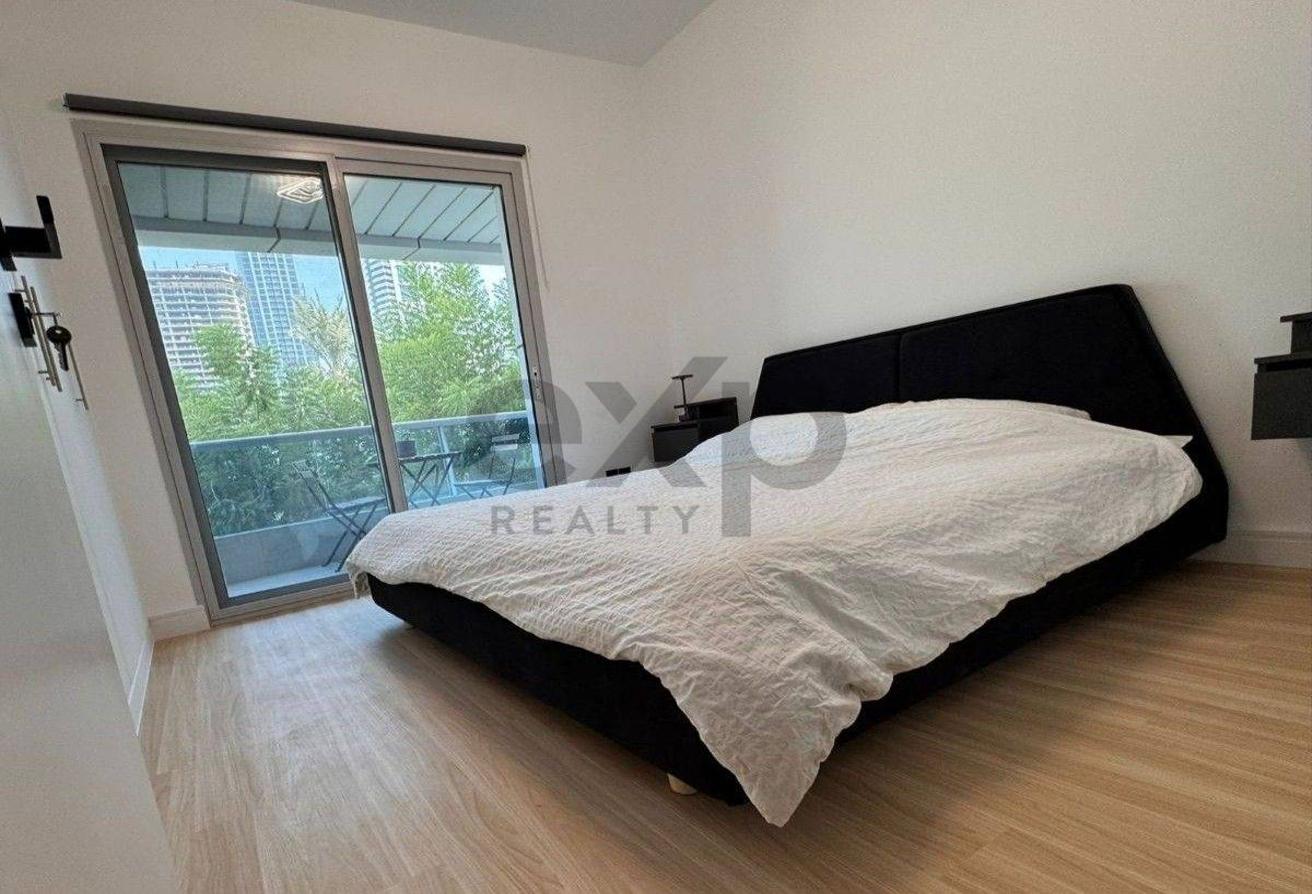 Fully Renovated | Brand New Furniture| | Vacant photo 5