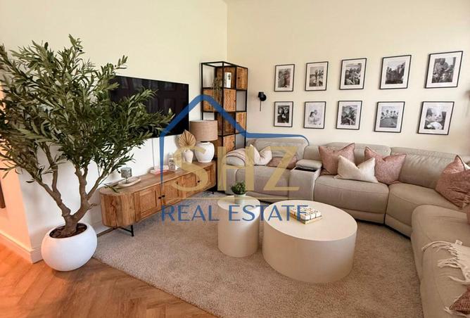 Upgraded | Fully Furnished | Single Row | Vacant — photo 3