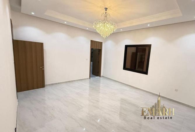 83672100 - Property Image 2