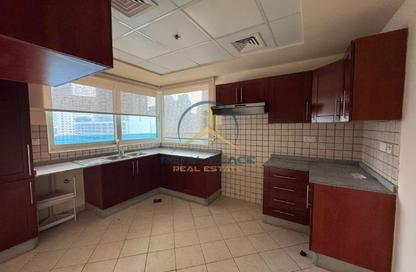Apartment - 2 - 2 for rent in Cascades Tower - Dubai Marina - Dubai