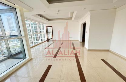 Apartment - 3 Bedrooms - 5 Bathrooms for rent in Wave tower - Corniche Road - Abu Dhabi
