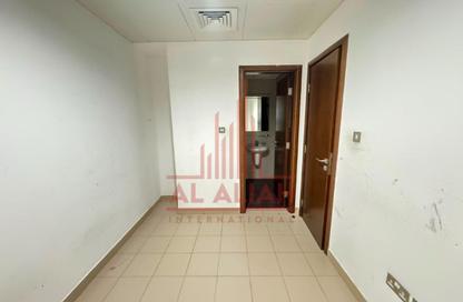 Apartment - 3 Bedrooms - 5 Bathrooms for rent in Wave tower - Corniche Road - Abu Dhabi
