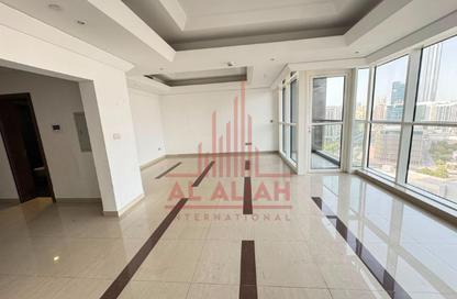 Apartment - 3 Bedrooms - 5 Bathrooms for rent in Wave tower - Corniche Road - Abu Dhabi