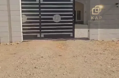 فيلا - 4 غرف نوم - 6 حمامات للايجار في الرفاع - رأس الخيمة