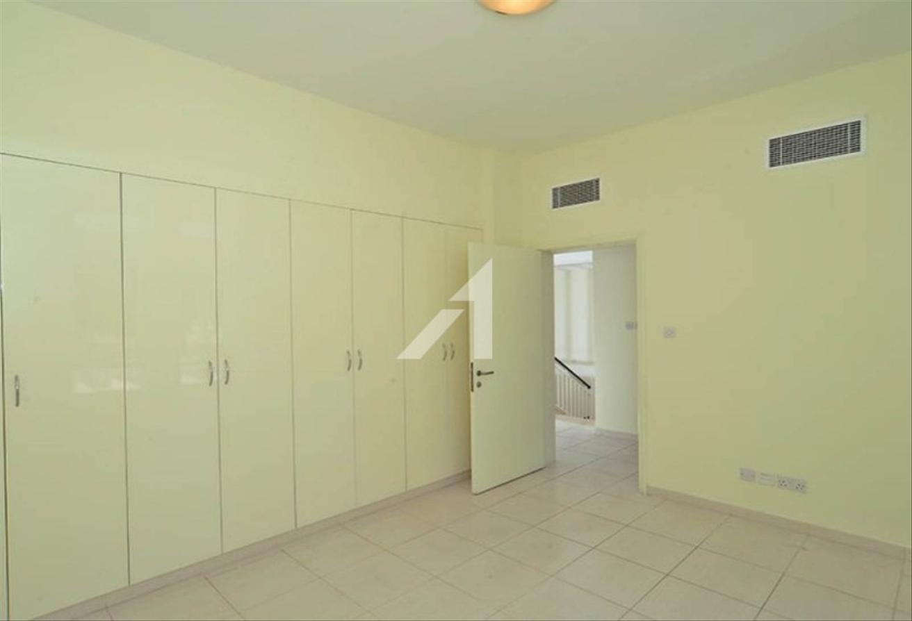 Spacious 3 BR Corner Plot Villa Type B End photo 7