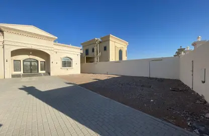 فيلا - 4 غرف نوم - 4 حمامات للايجار في الرفاع - رأس الخيمة