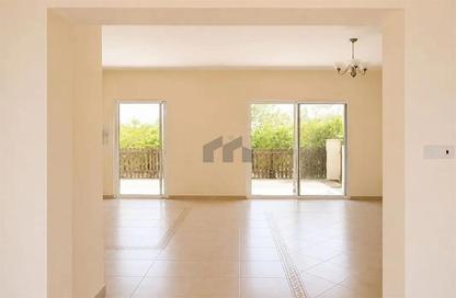 Townhouse - 2 - 4 for rent in Seashore - Rabdan - Abu Dhabi