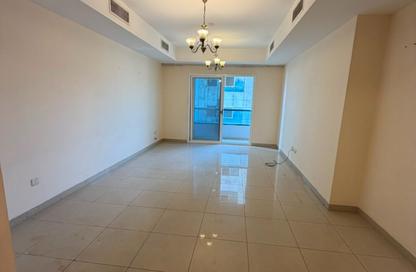 Apartment - 1 Bedroom - 2 Bathrooms for rent in Beach Tower 2 - Al Khan Lagoon - Al Khan - Sharjah