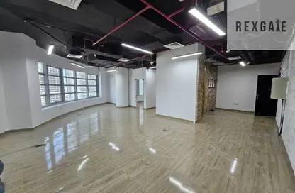 مكتب - 2 غرف نوم - 1 حمام للايجار في البرج الفضي - الخليج التجاري - دبي