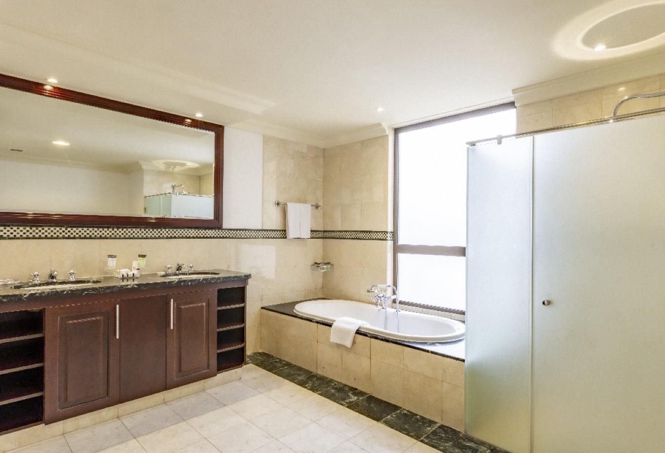 PRIVATE POOL l SPACIOUS PENTHOUSE l HEART OF JBR photo 16