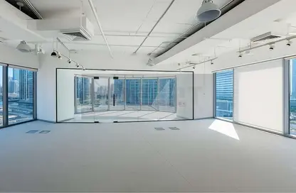 مكتب - استوديو - 2 حمامات للايجار في برج بايناري - الخليج التجاري - دبي