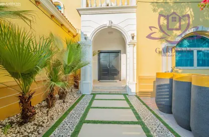 Villa - 4 Bedrooms - 4 Bathrooms for rent in Jumeirah Park - Dubai