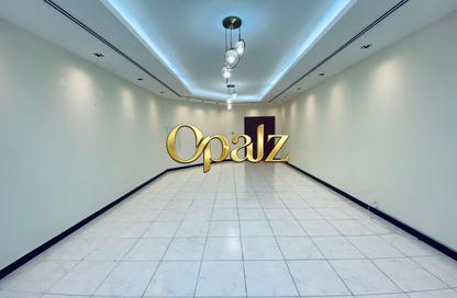 Apartment - 3 Bedrooms - 4 Bathrooms for rent in Warba Center - Al Muraqqabat - Deira - Dubai Apartment - 3 Bedrooms - 4 Bathrooms for rent in Warba Center - Al Muraqqabat - Deira - Dubai