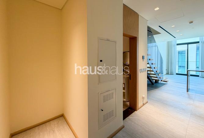 Extra Storage space | Biggest layout | Corner Unit — 2
