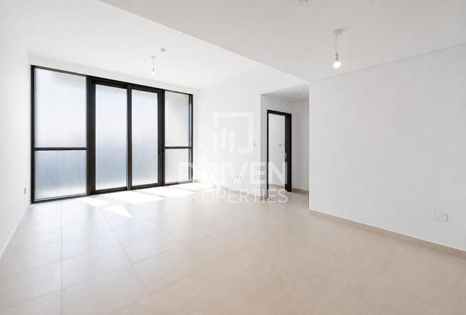 Desirable Bright Unit | Prestigious Location photo 2
