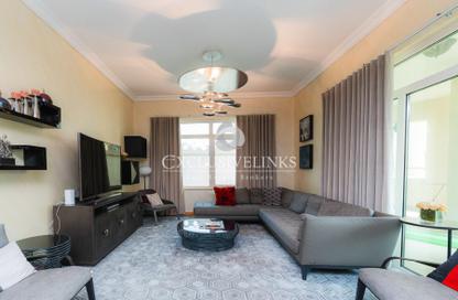 Apartment - 3 Bedrooms - 4 Bathrooms for sale in Al Nabat - Shoreline Apartments - Palm Jumeirah - Dubai