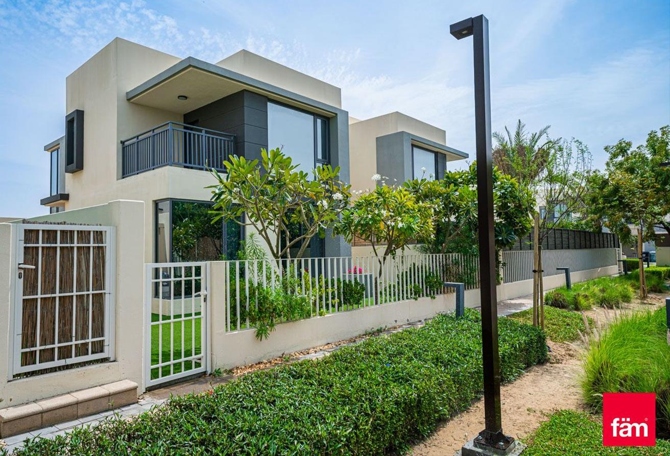 Lowest Price | Single Row | Direct On Park | Maids