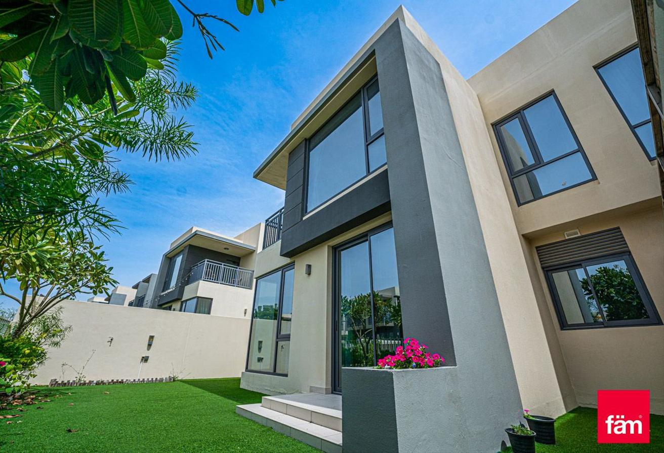 Lowest Price | Single Row | Direct On Park | Maids — image 20 of 20