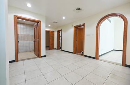 Apartment - 3 Bedrooms - 4 Bathrooms for rent in Al Karama - Dubai