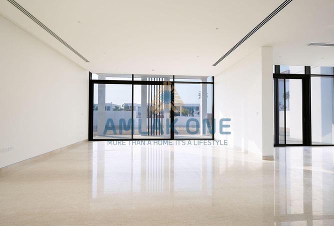 5-bed villa in Nad Al Dhabi — photo 3