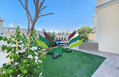 Villa - 5 Bedrooms - 4 Bathrooms for rent in Jumeirah 1 Villas - Jumeirah 1 - Jumeirah - Dubai
