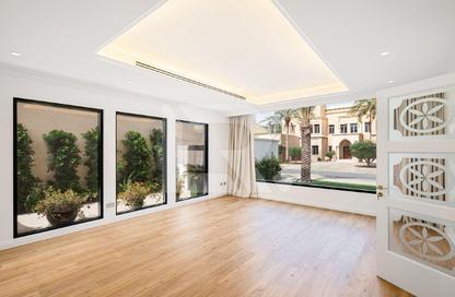 Villa - 5 - 6 for rent in Garden Homes Frond P - Garden Homes - Palm Jumeirah - Dubai