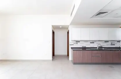 شقة - 2 غرف نوم - 3 حمامات للايجار في عزيزي بلازا - الفرجان - دبي