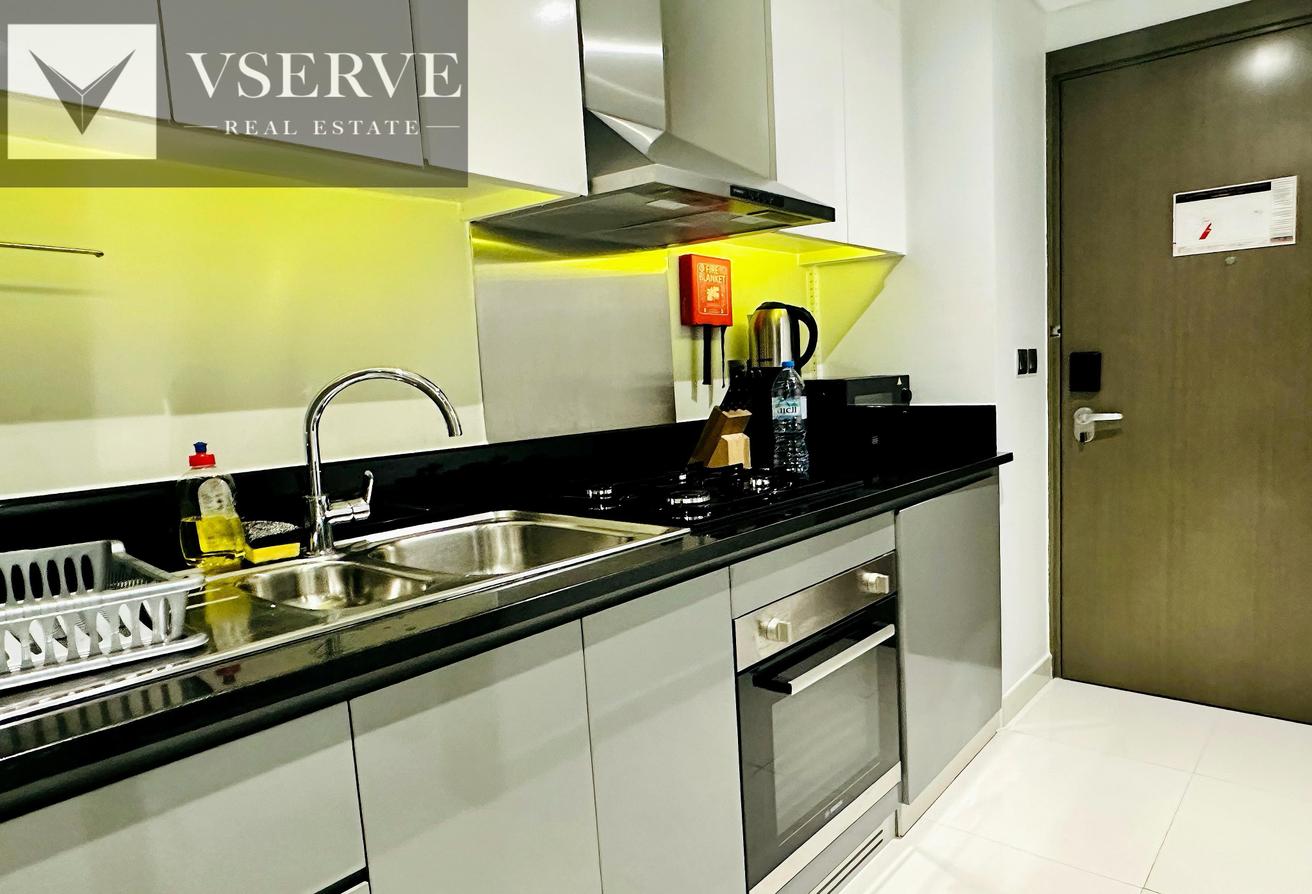 Skyline Elegance | Canal View | Prime Location photo 12