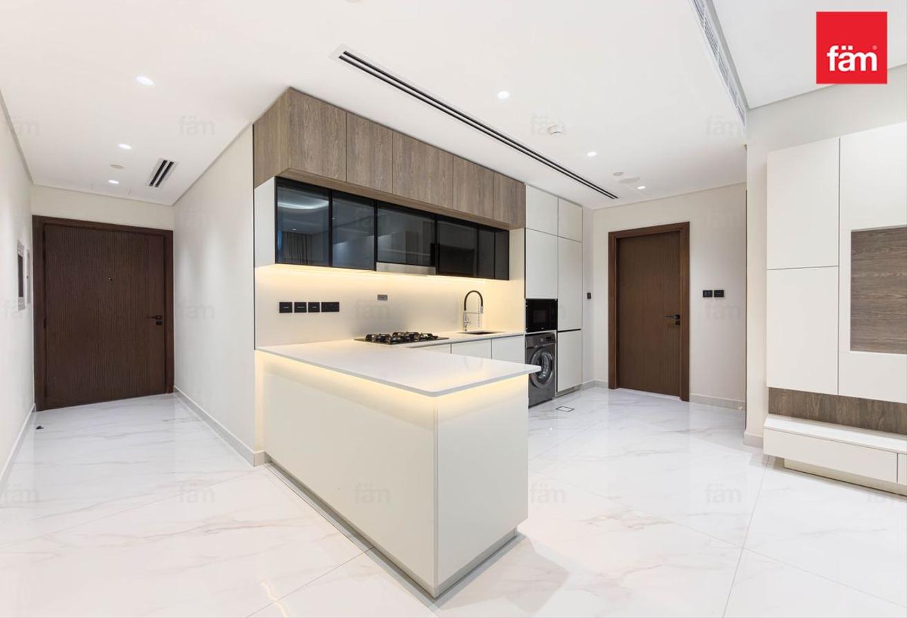1 Bedroom | Fully Furnished | Mid Floor | Vacant photo 6